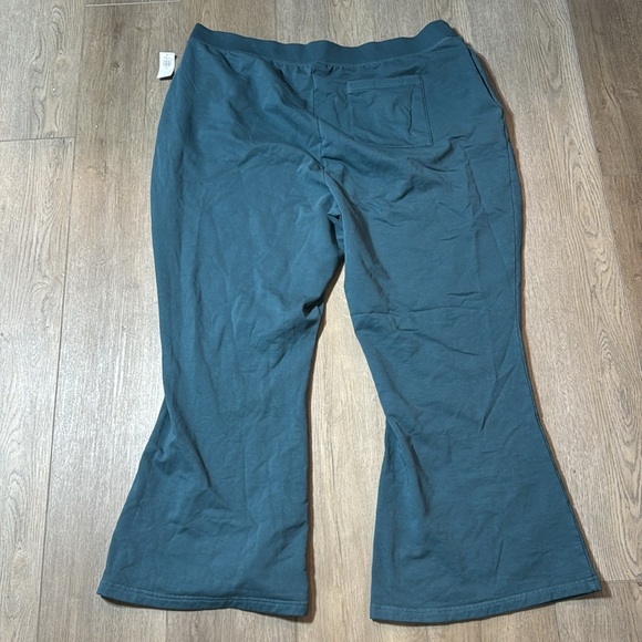 NWT! Women's Extra High-Waisted Snuggly Fleece Flare Sweatpants - Size XXL💎 - Picture 9 of 9